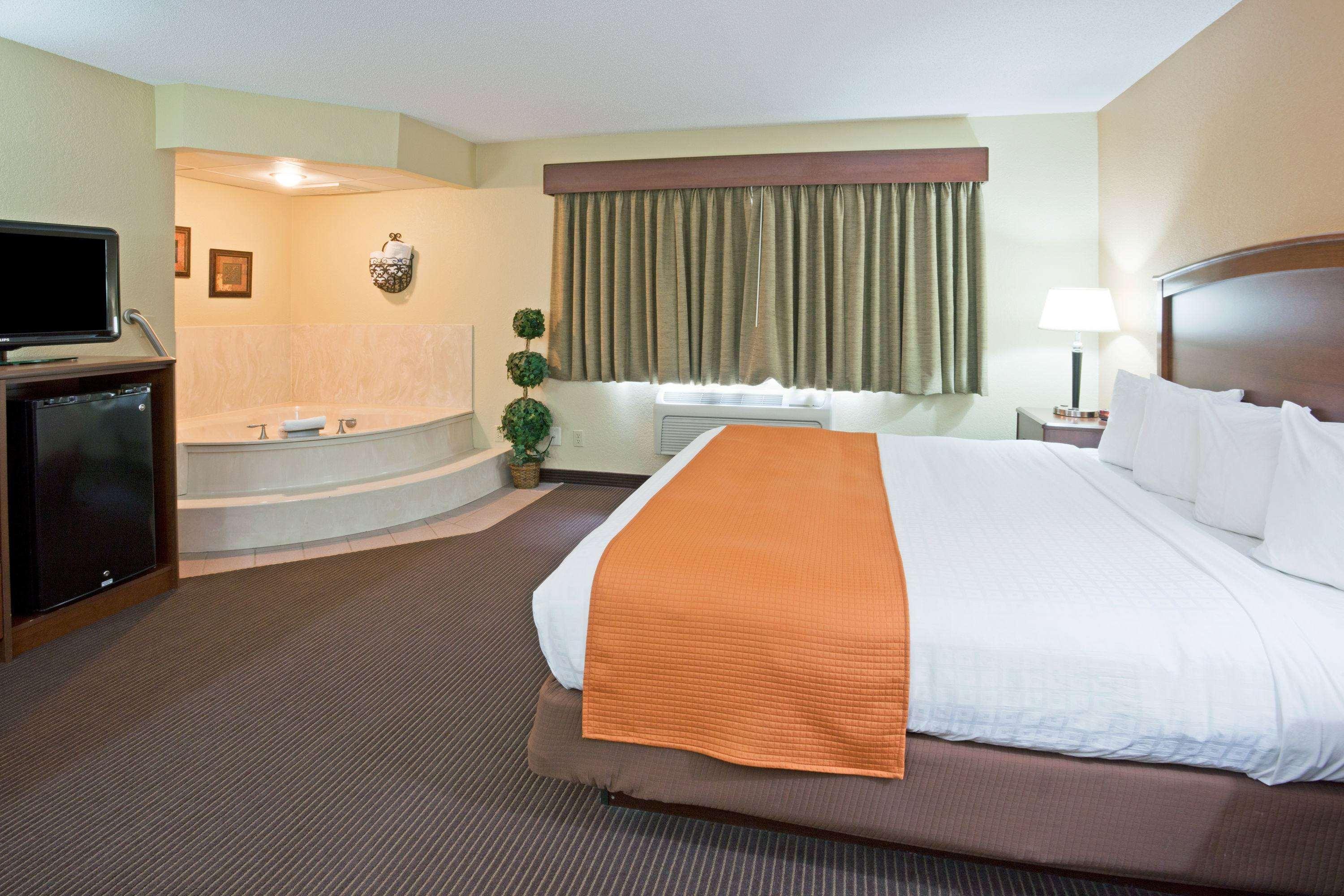 Americinn By Wyndham Fargo West Acres Extérieur photo